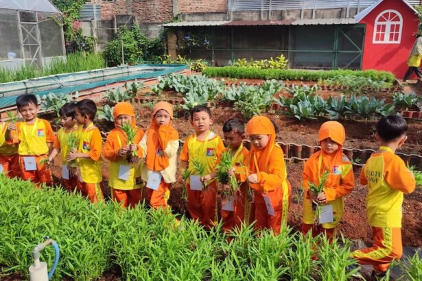 Serunya Siswa TK Durrotul Hikmah Panen Raya di KWT Good Farm Binaan IKPP Tangerang