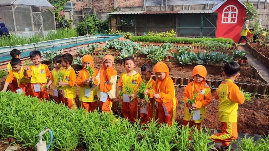 Serunya Siswa TK Durrotul Hikmah Panen Raya di KWT Good Farm Binaan IKPP Tangerang