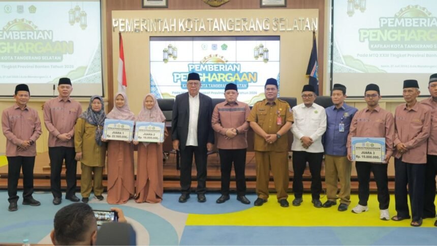 Wali Kota Tangsel Benyamin Davnie